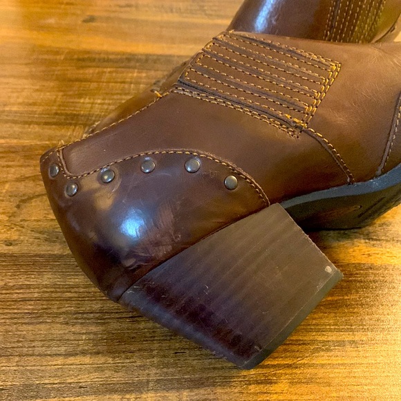 Born Chattel Brown Leather Studded Heeled Ankle Boots Size 9.5 - Picture 11 of 11